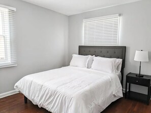 3 bedrooms, desk, iron/ironing board, free WiFi