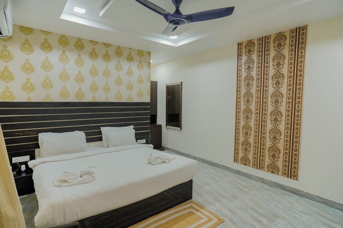 Deluxe Double Room, Balcony, Garden View