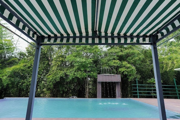 Outdoor pool - New Cheetal Resort Madhai (Sohagpur)