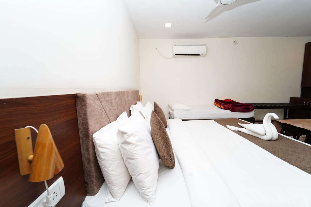 Chambre Deluxe avec lits jumeaux, salle de bains privée | Draps fournis