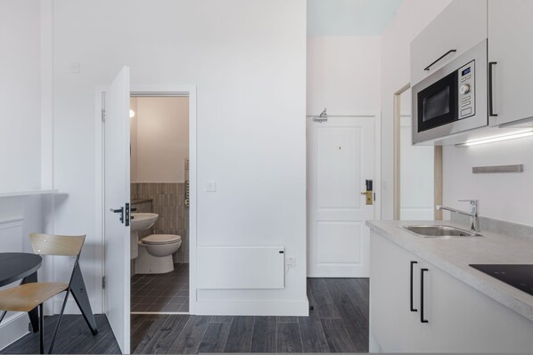 Kochgeschirr/Geschirr/Besteck