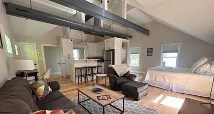 Immaculate studio rental unit in downtown Saratoga Springs, NY!