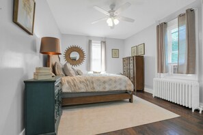 2 Schlafzimmer, Schreibtisch, Bügeleisen/Bügelbrett, WLAN