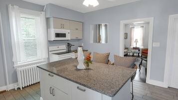 Réfrigérateur, micro-ondes, four, lave-vaisselle