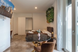 Quarto quádruplo família, sacada, vista para o pátio | Roupas de cama antialérgicas, edredons de pluma