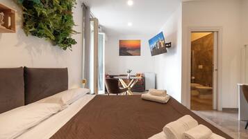 Chambre Quadruple Familiale, balcon, vue cour intérieure