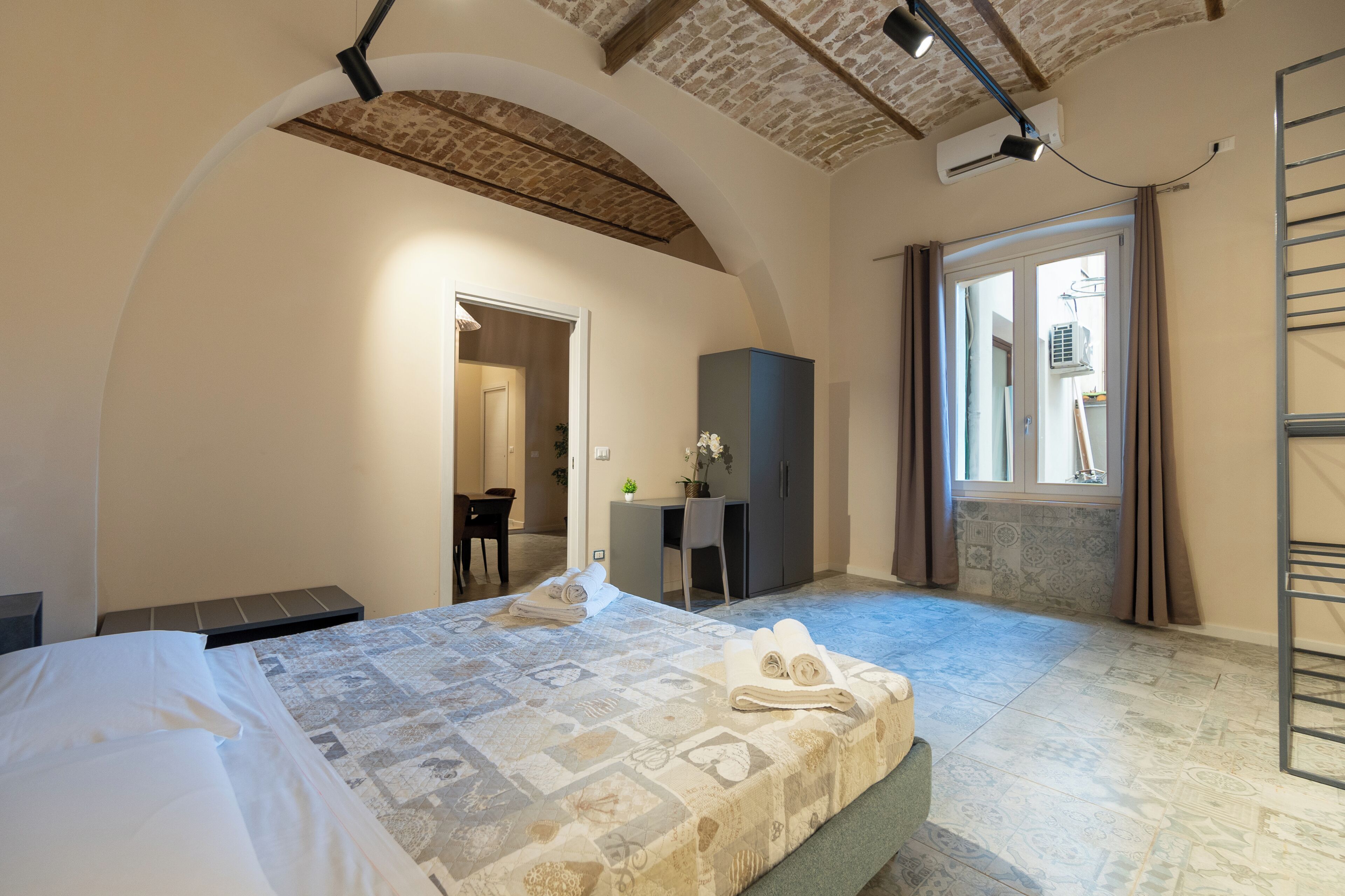 Suíte família, 1 quarto, cozinha americana, no piso térreo | Roupas de cama antialérgicas, edredons de pluma