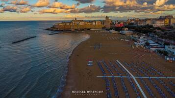 Spiaggia privata nelle vicinanze, sabbia bianca, navetta per la spiaggia