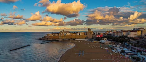 Private beach nearby, white sand, beach shuttle