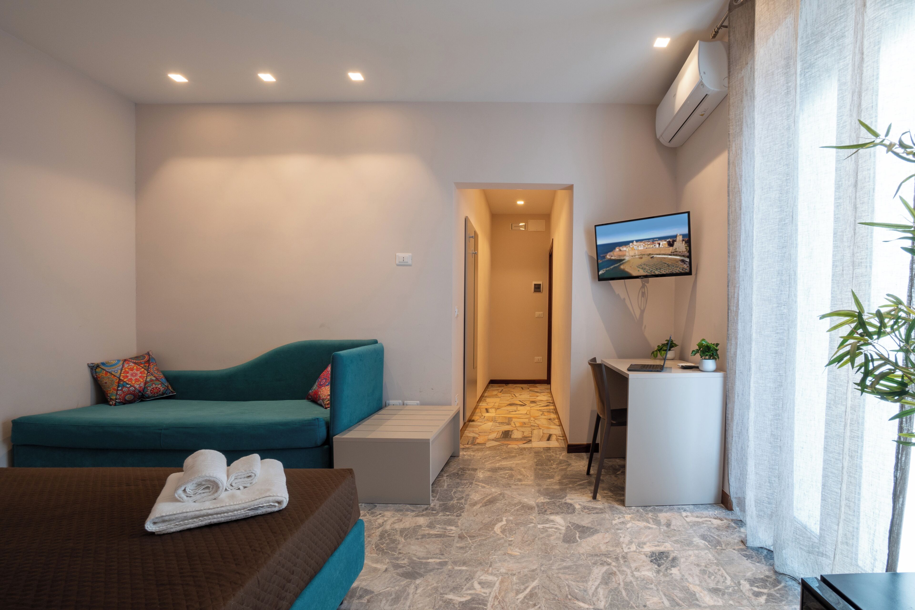 Chambre Quadruple Junior, balcon, vue cour intérieure