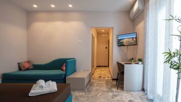 Chambre Quadruple Junior, balcon, vue cour intérieure