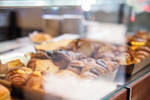 Café da manhã self-service grátis todos os dias