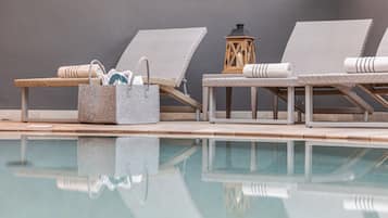 Indoor pool, pool loungers