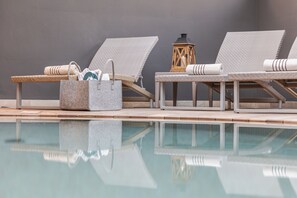 Indoor pool, pool loungers