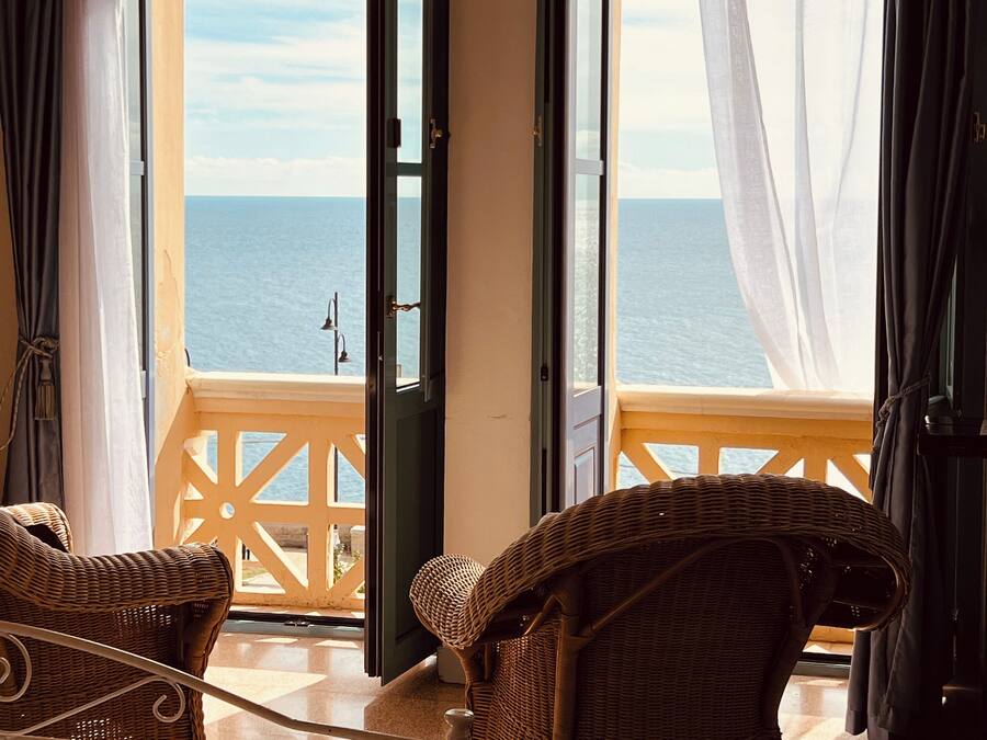 Quarto quádruplo superior, suíte, vista para o mar | Cofres nos quartos, escrivaninha, berços (sobretaxa), Wi-Fi de cortesia