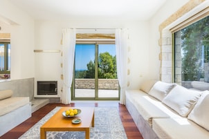 Televisión LCD de 22 pulgadas con canales por satélite, una televisión