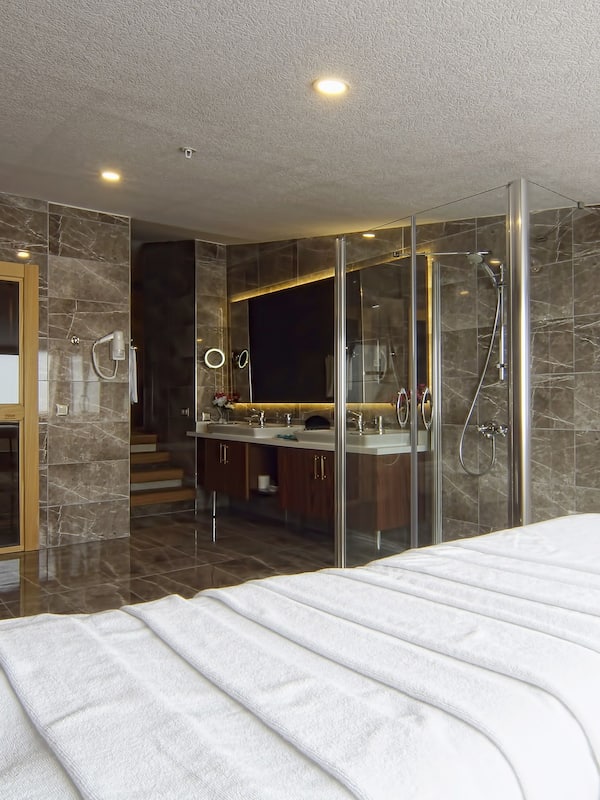 Suite Deluxe, 1 chambre, vue montagne | Équipements de salle de bain