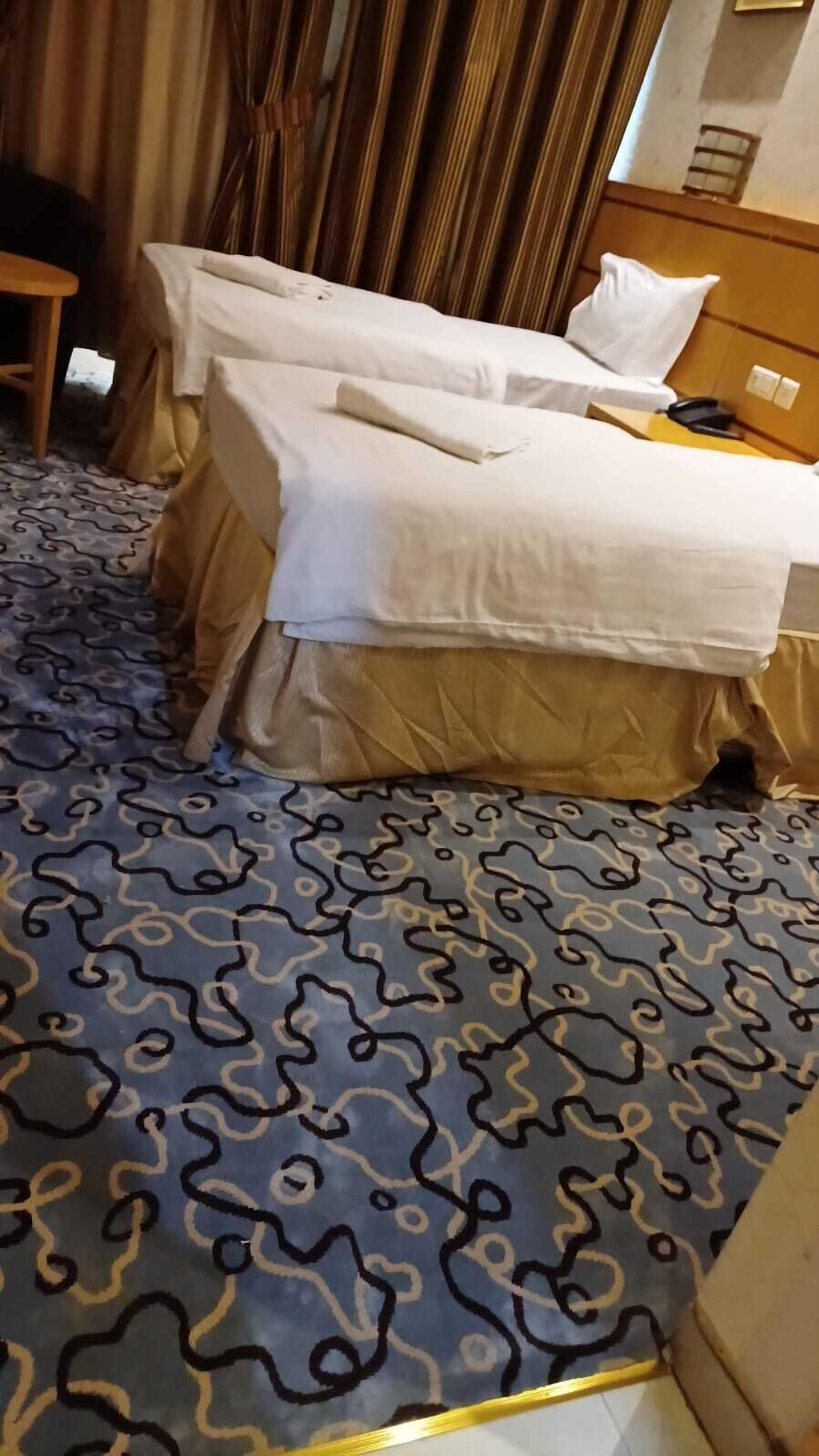 Twin Room | Premium bedding, minibar, desk, blackout drapes