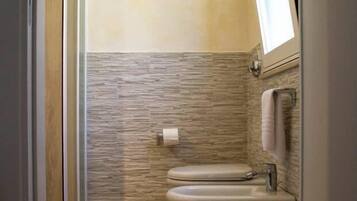 Triple Room | Bathroom | Shower, hair dryer, bidet, towels