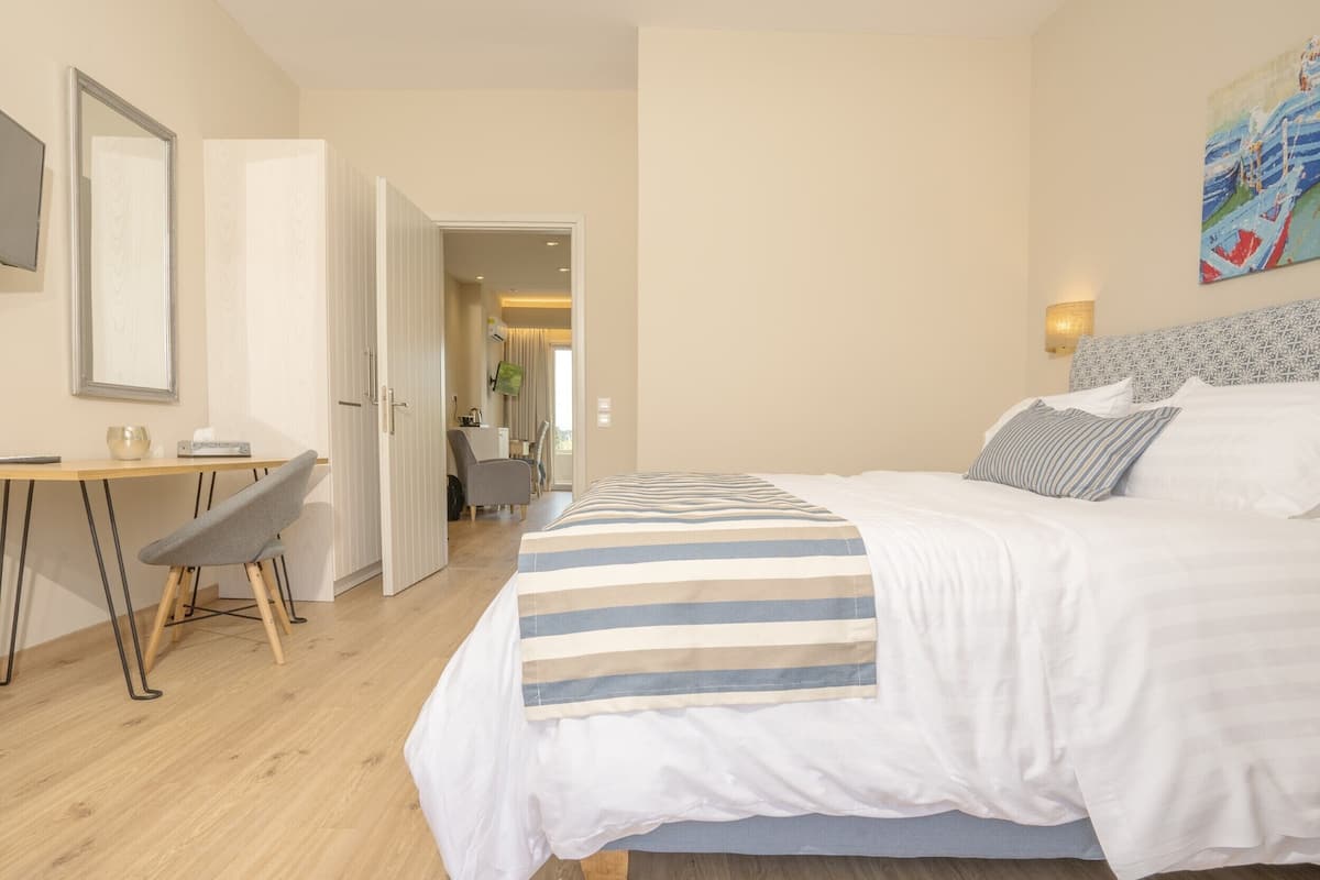 In-room safe, desk, blackout drapes, soundproofing