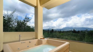 Bungalow Junior Suite with Open Hot Tub | Balcony