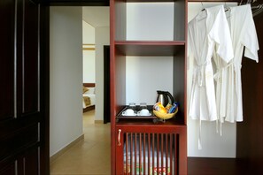Minibar, in-room safe, desk, soundproofing - Green Areca villa (Da Nang)