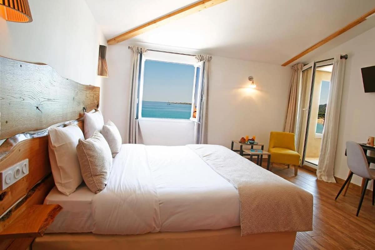 superior double room, balcony, sea view | premium bedding, in-room safe, desk, soundproofing