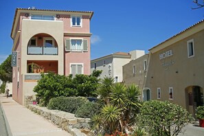 Front of property - Hotel Serenada (Algajola)