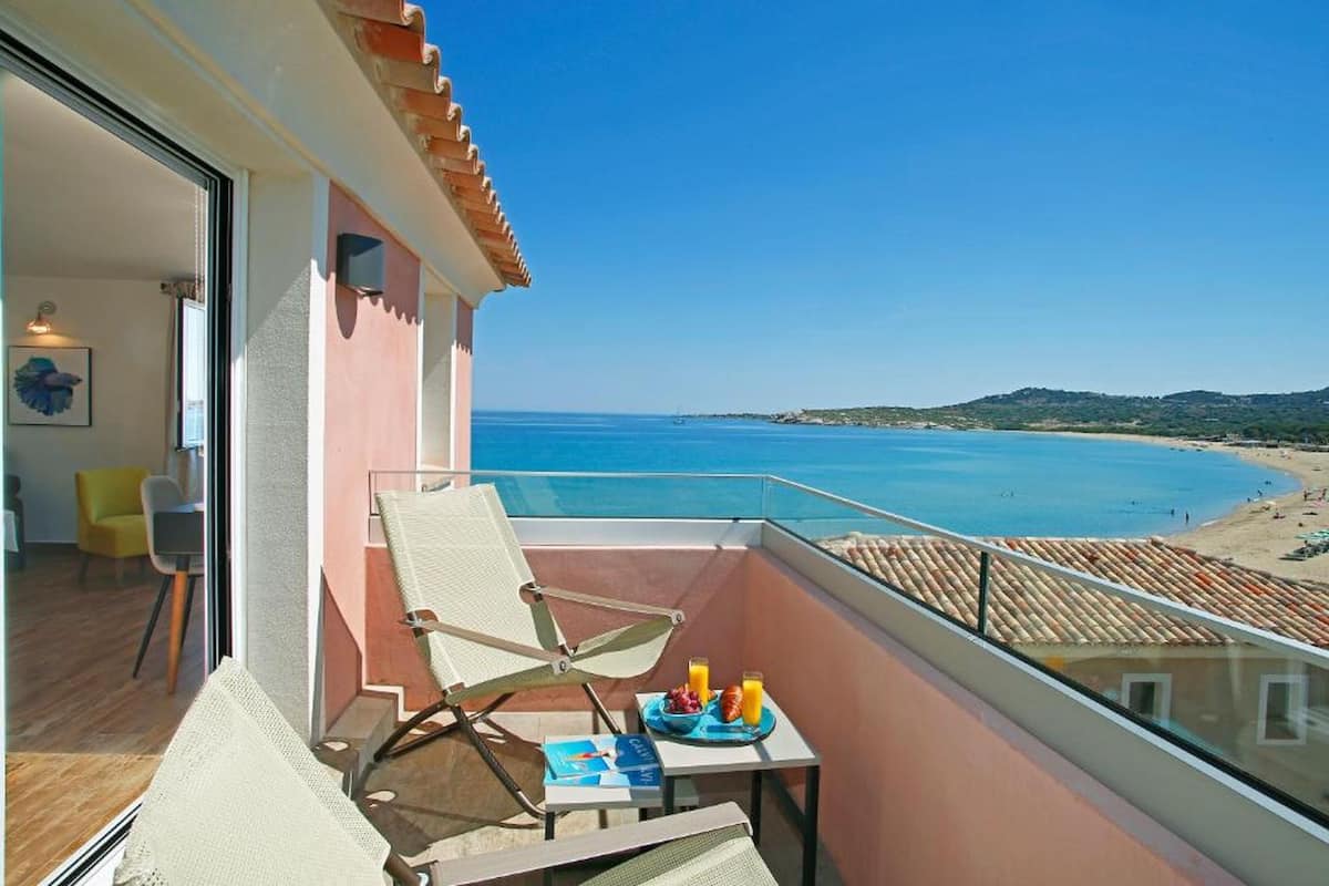Habitación doble superior, balcón, vista al mar | Vista del balcón