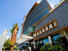 Minibar, caja de seguridad en la habitación, escritorio y wifi gratis 