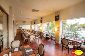 Se sirven desayunos, comidas, cenas y cocina internacional 