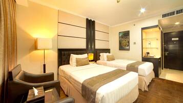 Bar mini, peti besi dalam bilik, meja, Wi-fi percuma