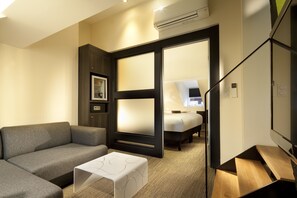 Suite | Premium bedding, minibar, in-room safe, desk - Hotel Le Colombier Suites (Colmar)