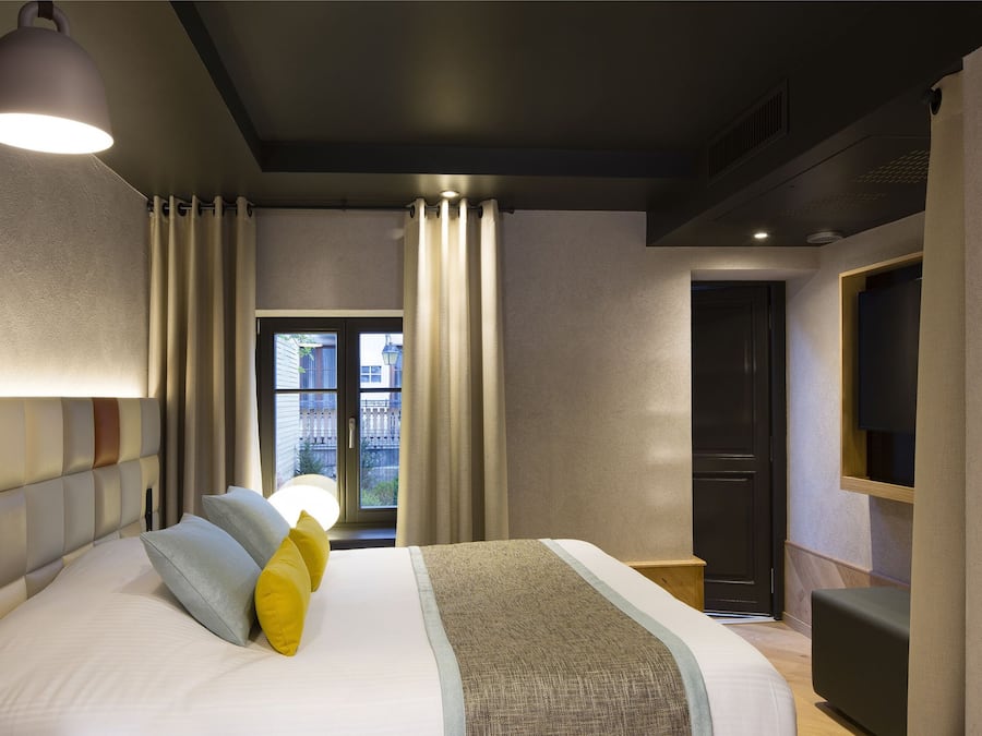 Deluxe Room | Premium bedding, minibar, in-room safe, desk