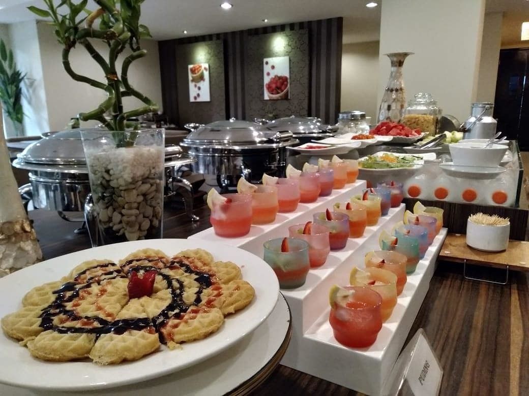 Breakfast, lunch, dinner served; international cuisine 