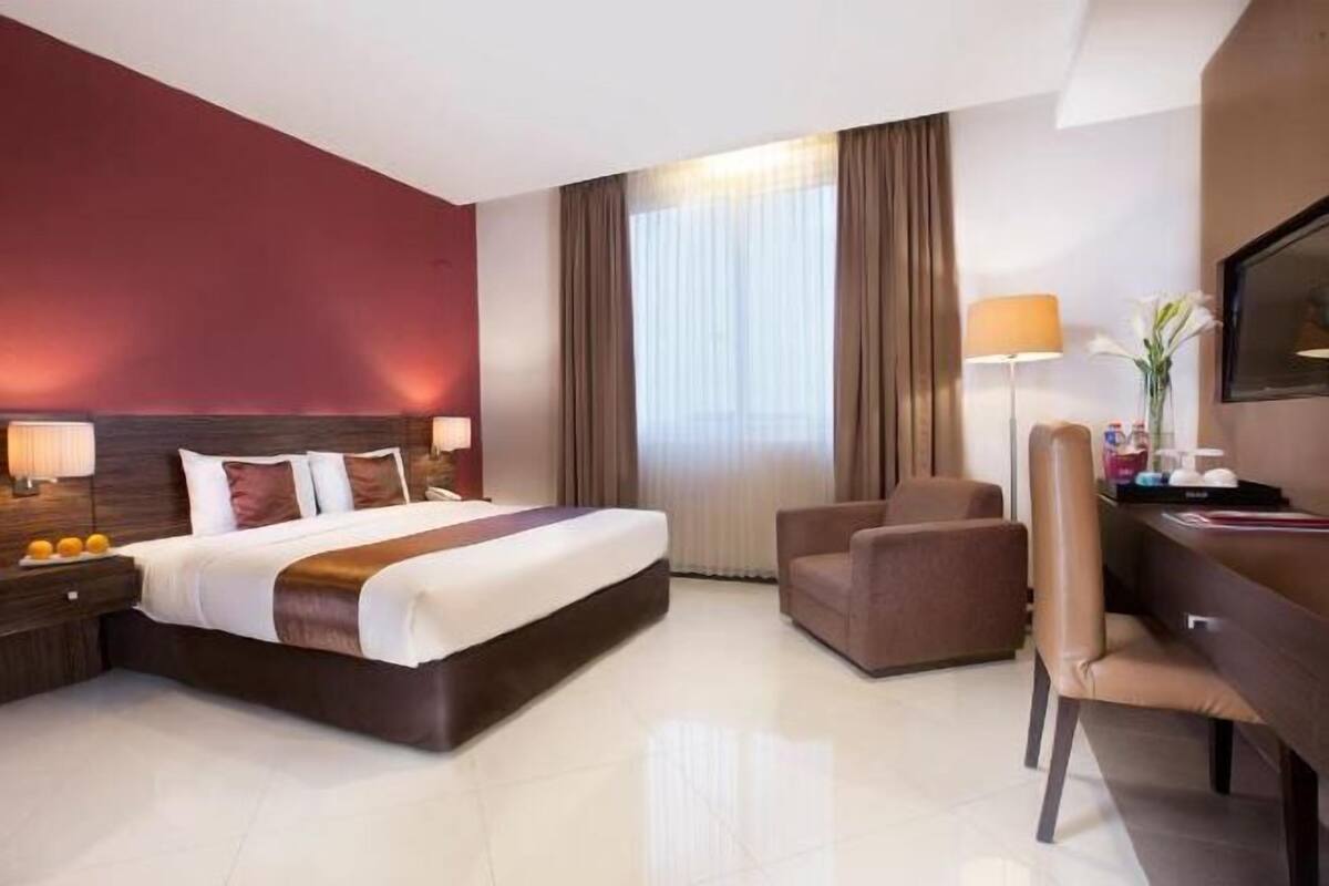 In-room safe, desk, soundproofing, iron/ironing board