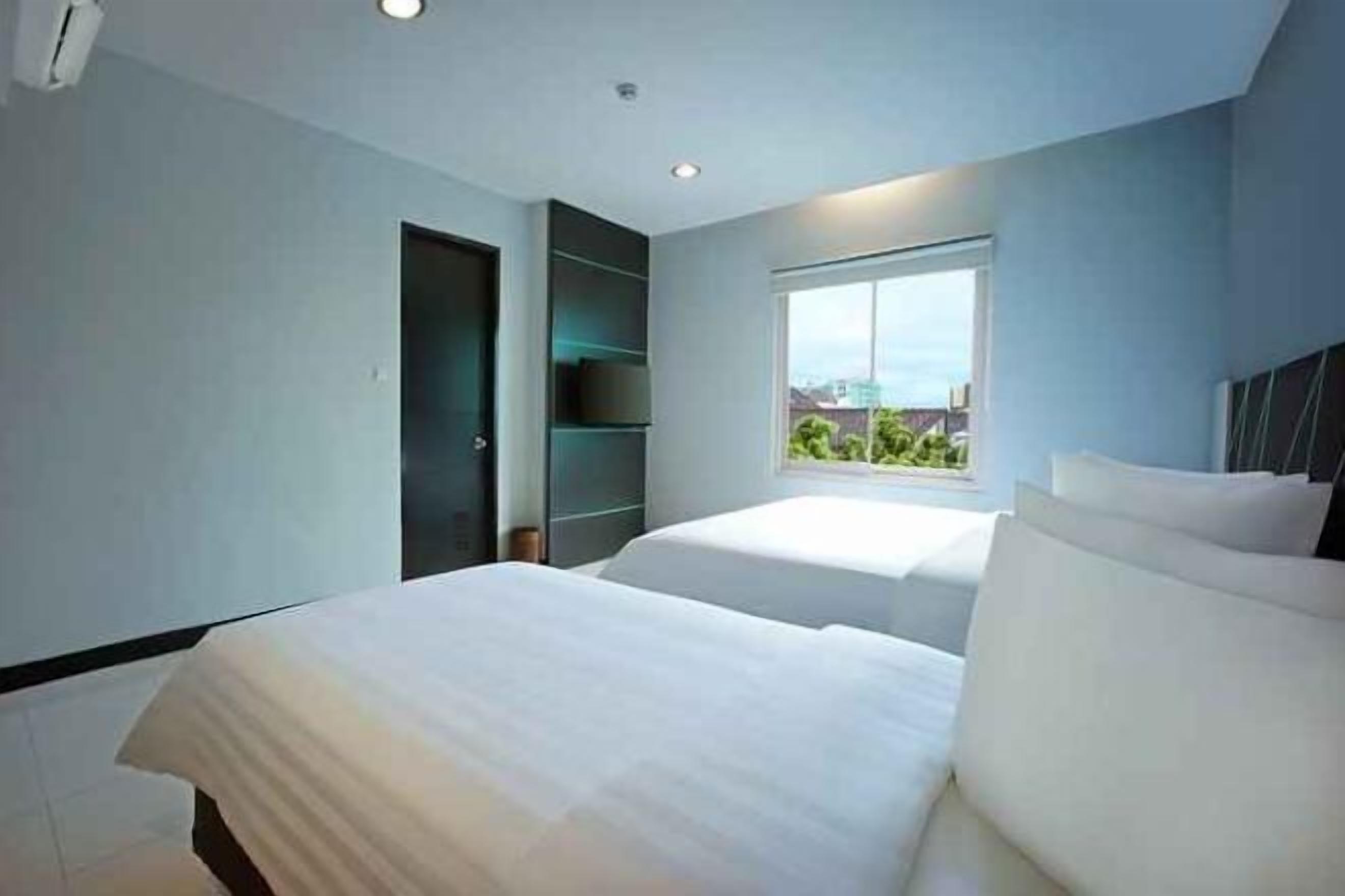 In-room safe, desk, soundproofing, iron/ironing board