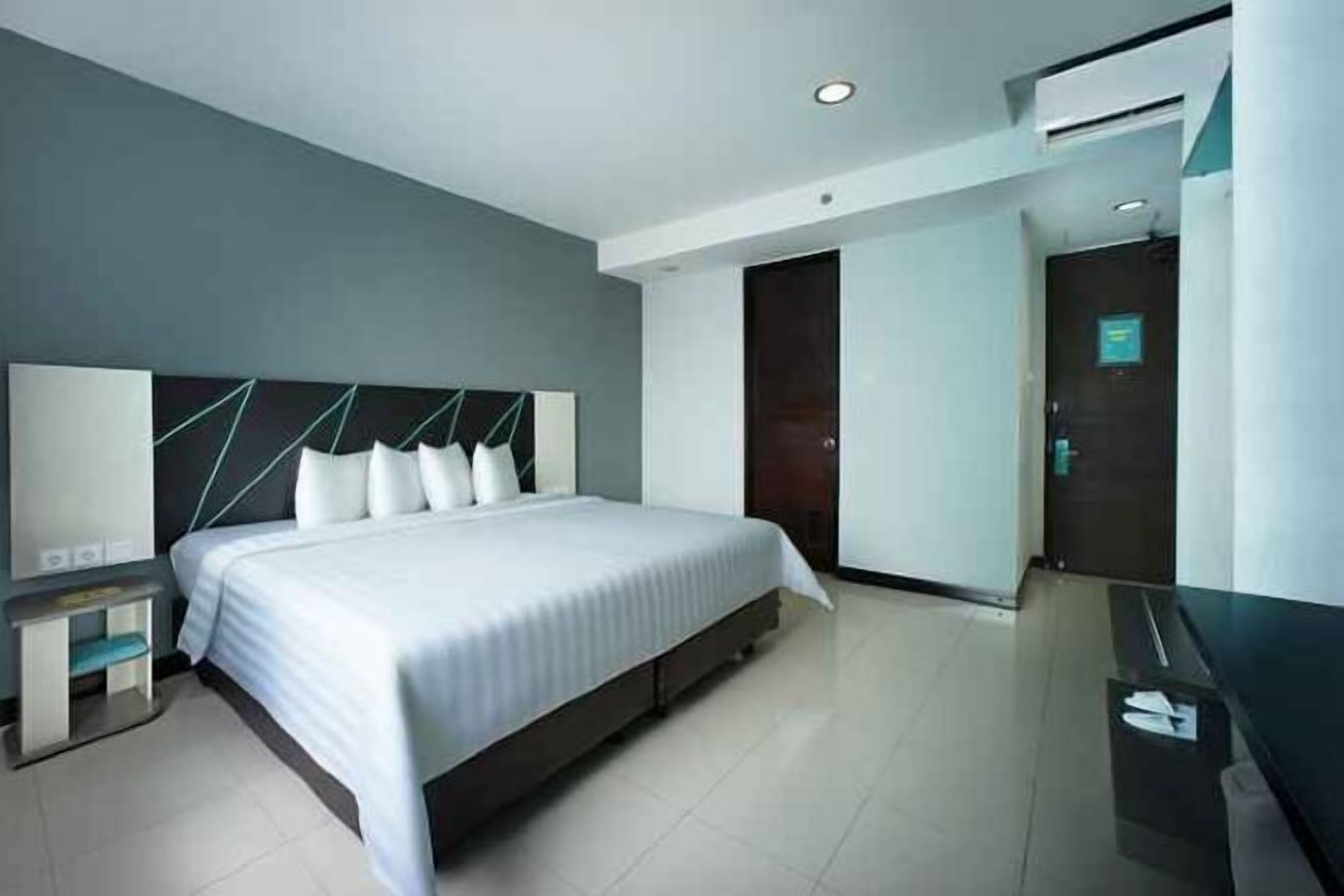 In-room safe, desk, soundproofing, iron/ironing board