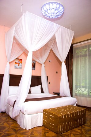 Premium bedding, in-room safe, individually furnished, desk