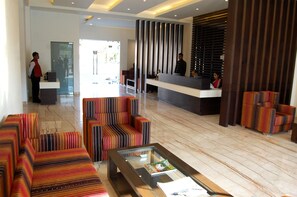 Lobby sitting area - Le ROI Udaipur (Udaipur)