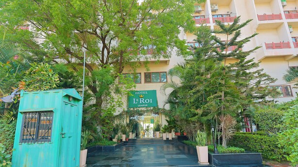 Pintu masuk properti