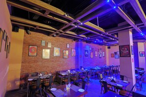 Bar (on property) - Le ROI Udaipur (Udaipur)