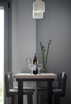 Deluxe-huoneisto | Ruokailu omassa huoneessa