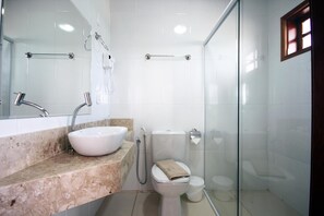 Standard Room | Bathroom | Shower, free toiletries, towels