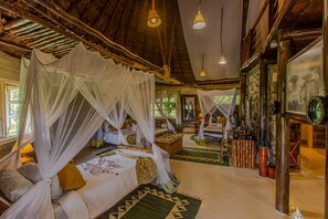 Zimmersafe, Schreibtisch, laptopgeeigneter Arbeitsplatz, BettwÀsche