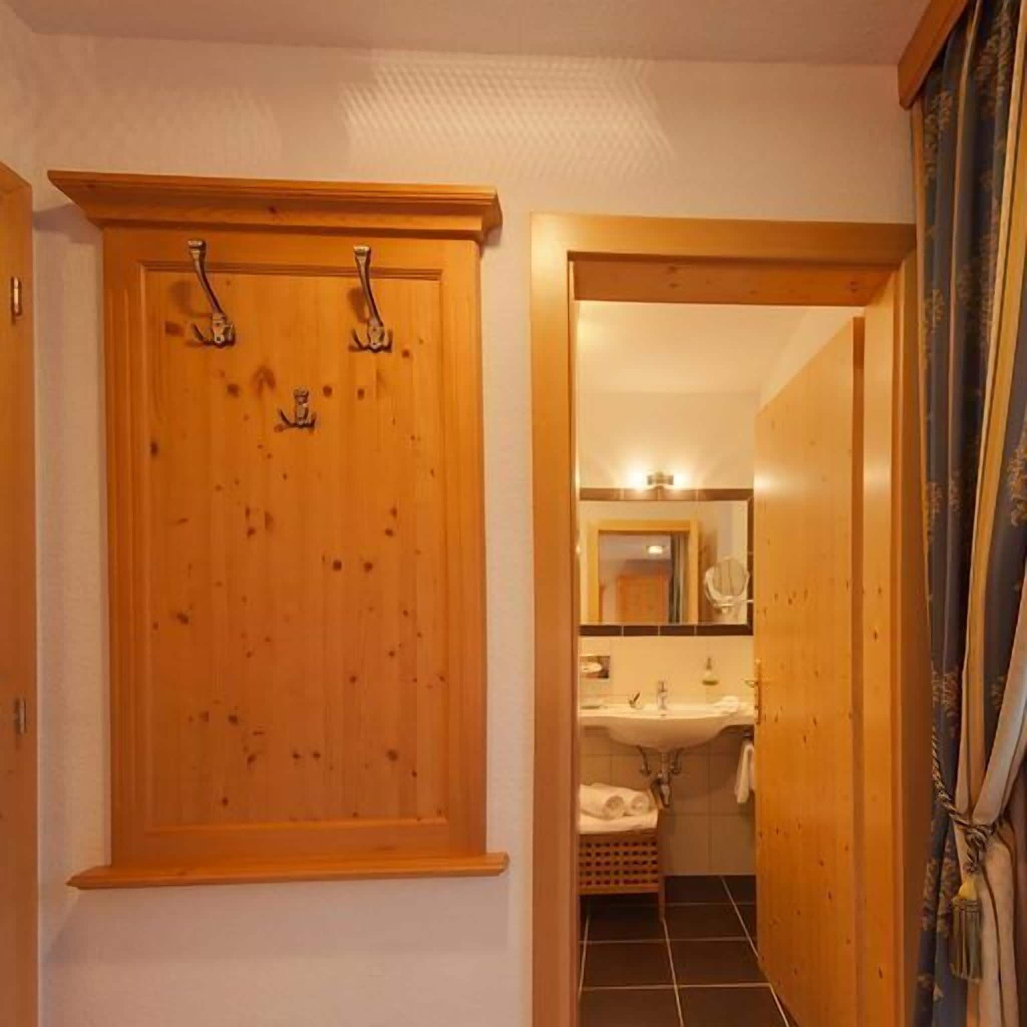 standard double room, balcony (mutzkopf) | 1 bedroom, minibar, in-room safe, desk