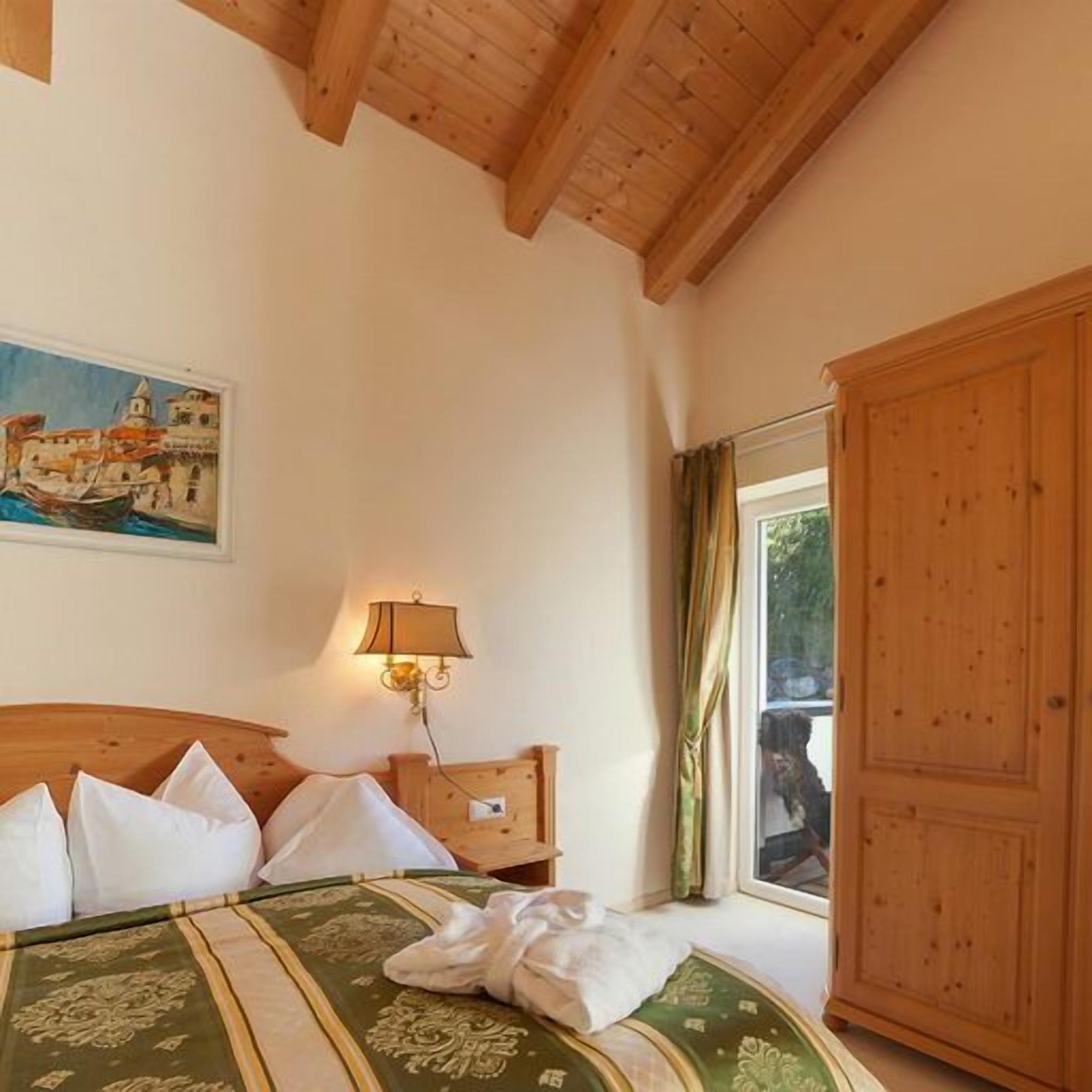 suite, 2 bedrooms, balcony (engadin) | 1 bedroom, minibar, in-room safe, desk