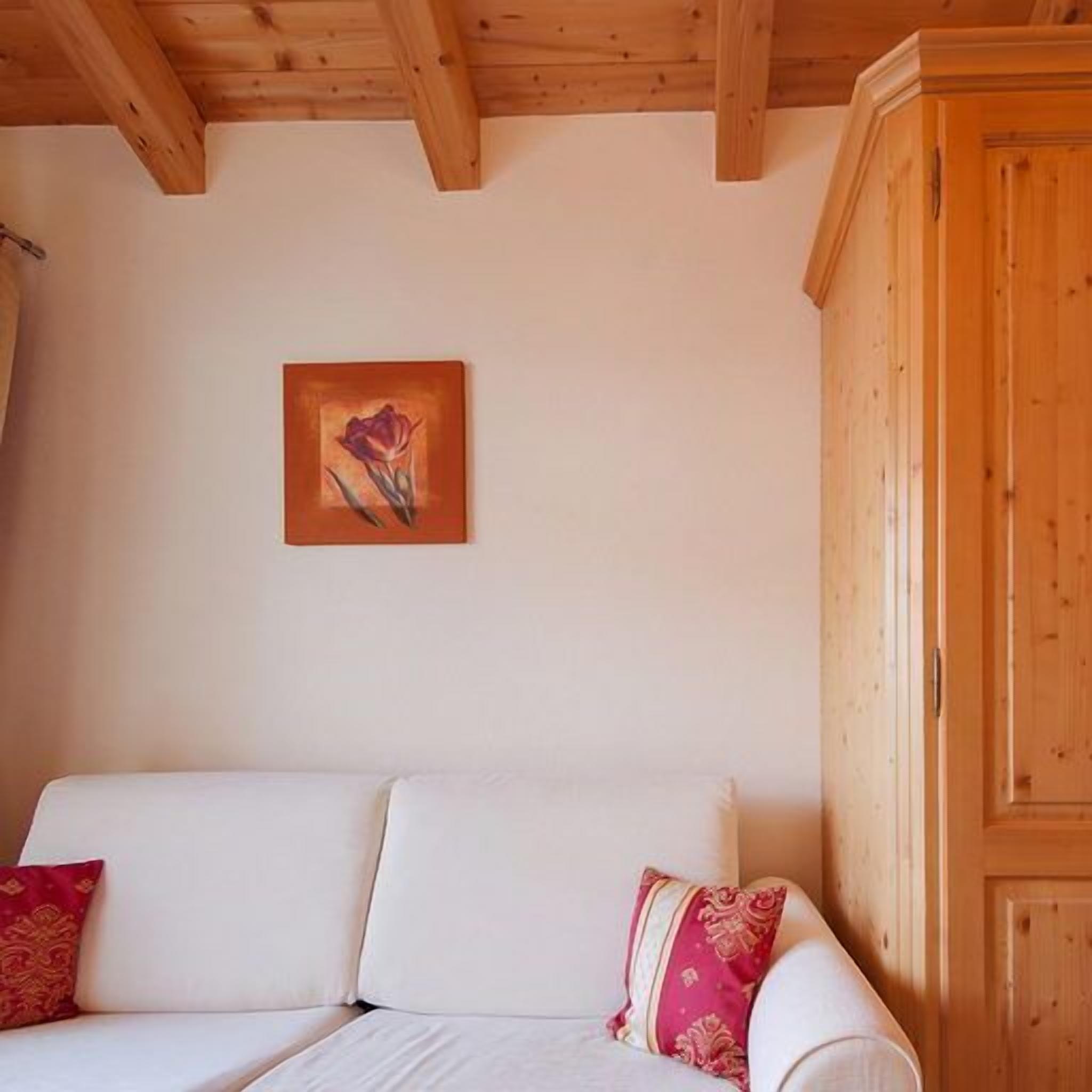 suite, balcony (tiroler stube) | living area | flat-screen tv