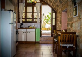 Studio | Private kitchen | Fridge, stovetop, coffee/tea maker, electric kettle