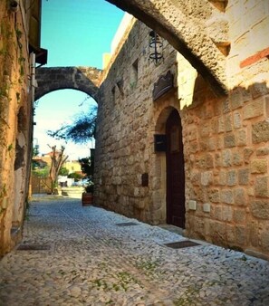Exterior - Petrino (Rhodes)